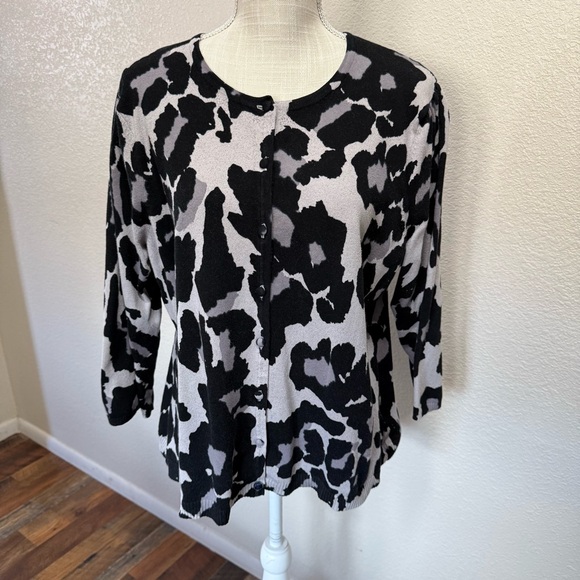 Notations Sweaters - Black and Gray Women's Cardigan by Notations - Size XL